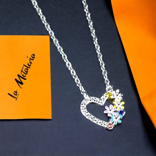Collar Corazón con Flores de Lado